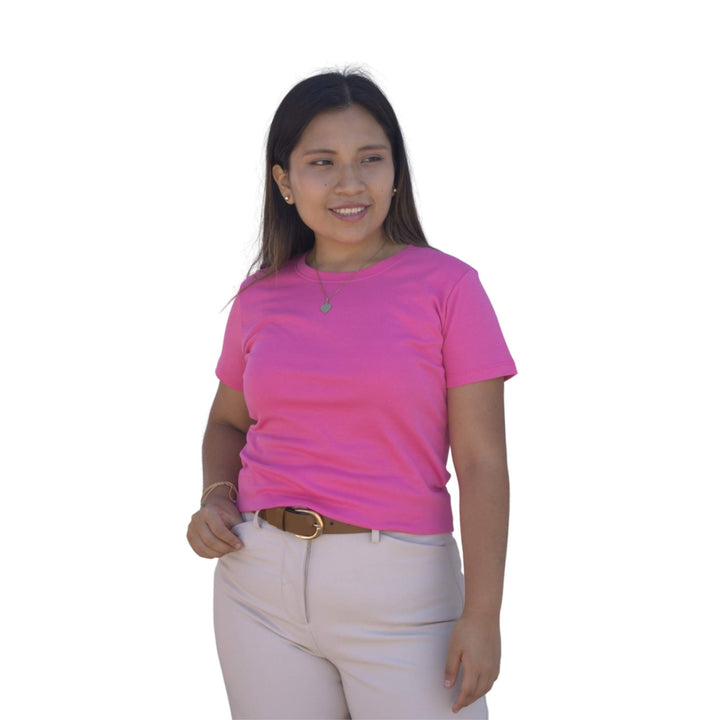 Dama con polo basico manga corta color rosado