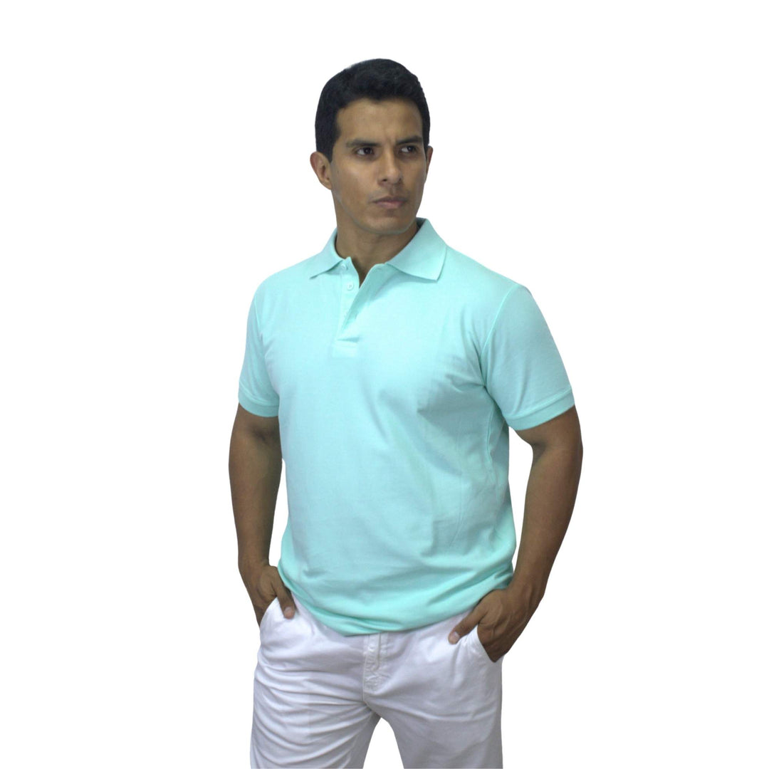 Varón con polo camisero color verde menta