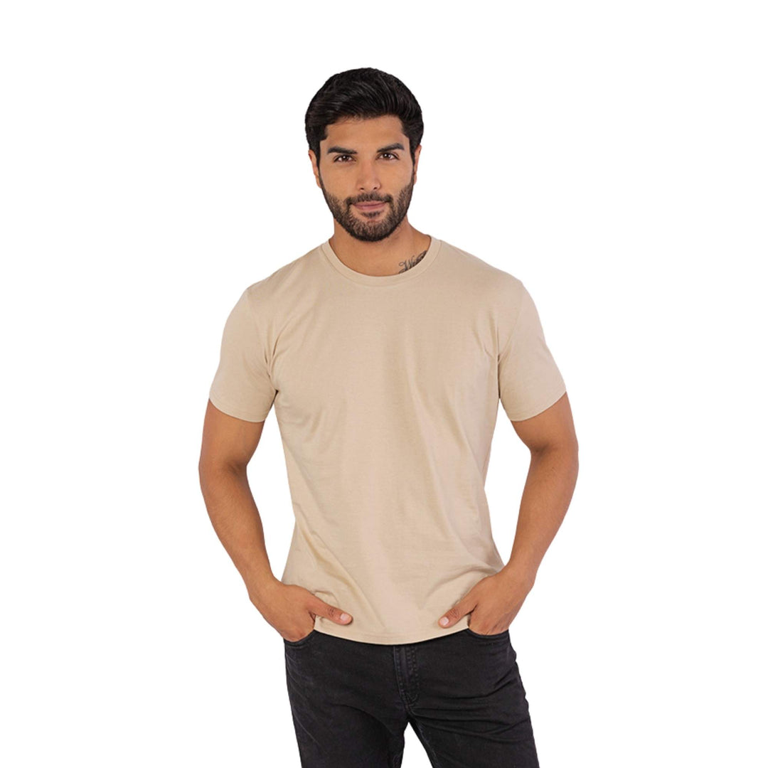 Varon con polo basico manga corta color beige