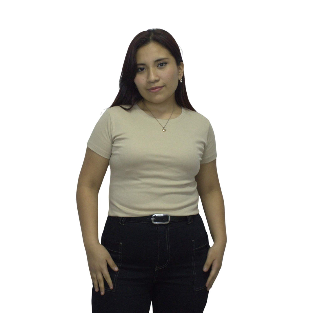 Dama con polo manga corta color beige